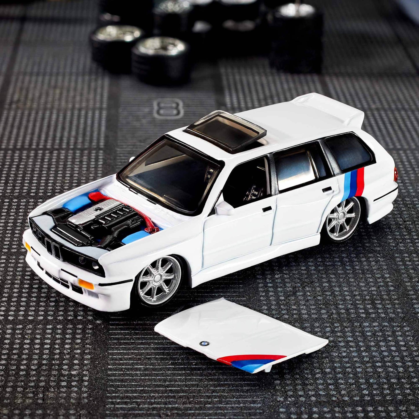BLISTER ISSUE - HOT WHEELS ELITE64 - 1990 BMW 318i TOURING - COMES WITH PROTECTOR - Its Fun