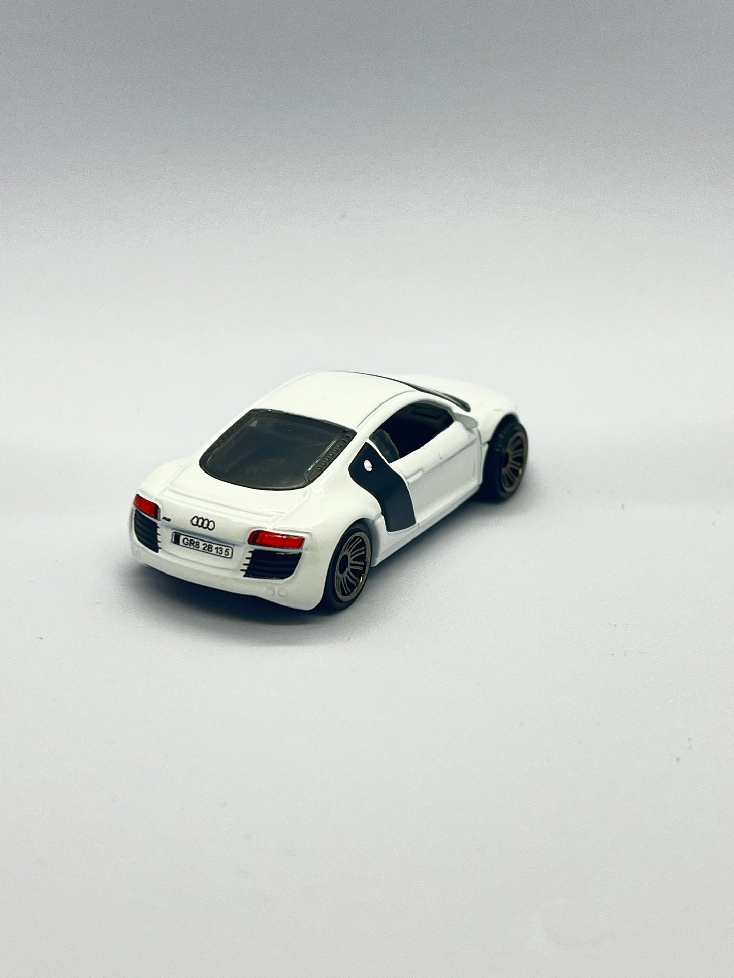 MATCHBOX - 2007 AUDI R8 - Its Fun