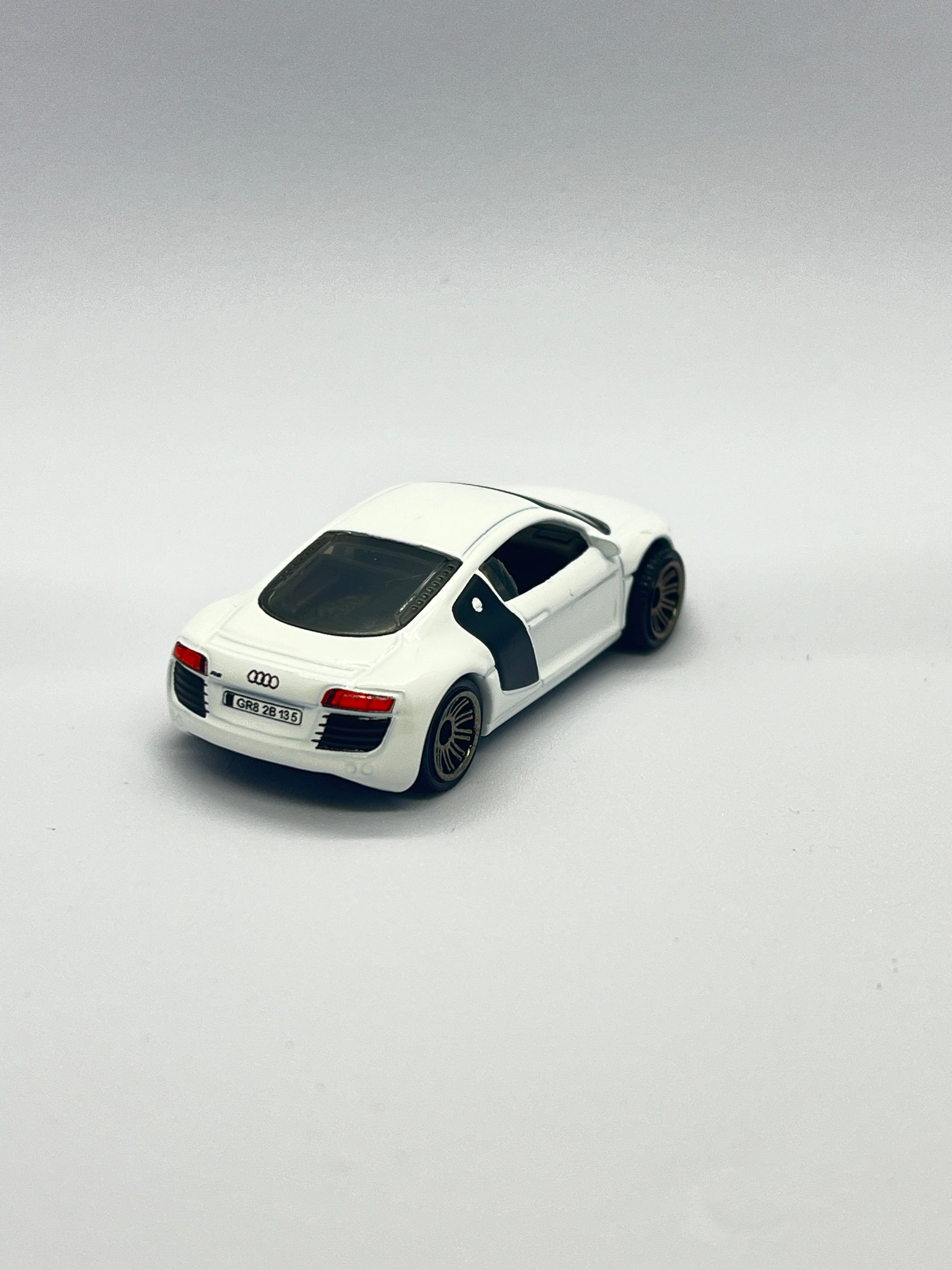 MATCHBOX - 2007 AUDI R8 - Its Fun