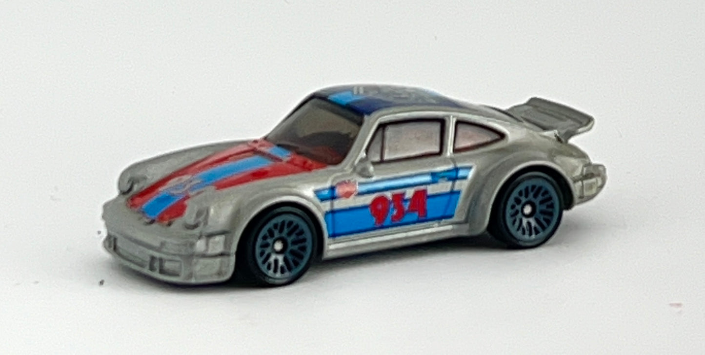 Uncarded Porsche 934 RSR