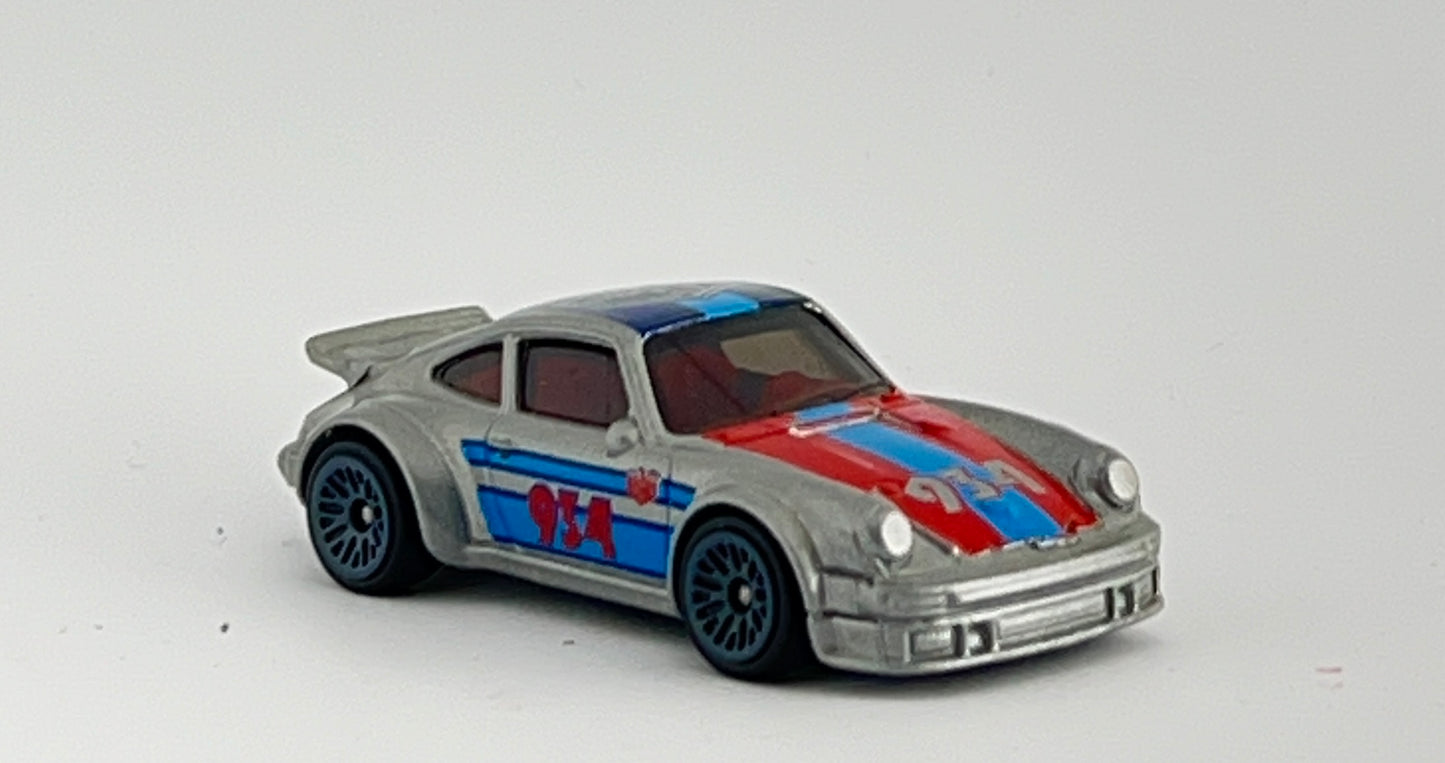 Uncarded Porsche 934 RSR