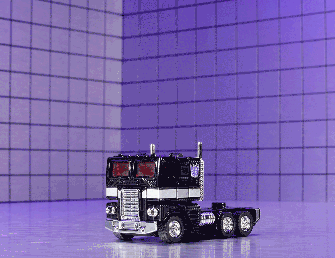 PRE-ORDER - HOT WHEELS TRANSFORMERS NEMESIS PRIME - (ARRIVAL BY NOVEMBER 2ND WEEK) - Its Fun