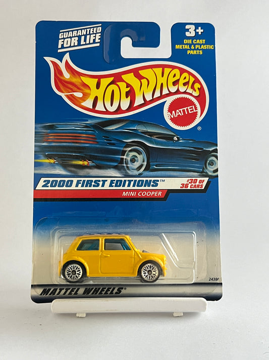 2000 FIRST EDITIONS - MINI COOPER - YELLOW - 1B - Its Fun- Hot wheels - matchbox - diecast