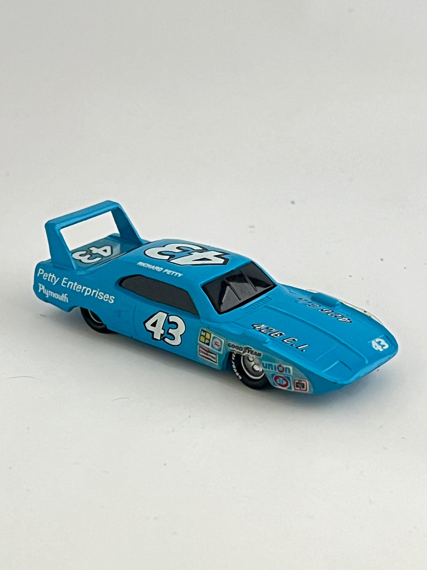RACING CHAMPIONS - PLYMOUTH WITH REAL SUSPENSIONS