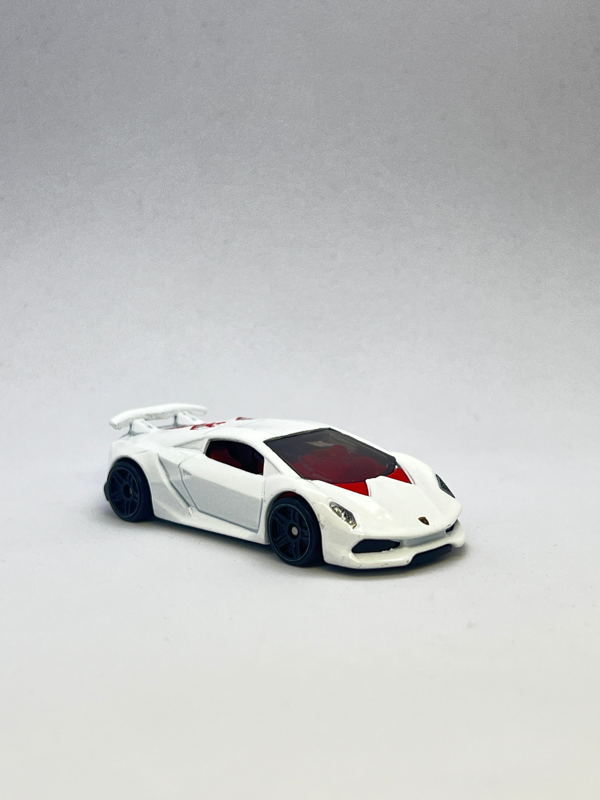 UNCARDED - HOT WHEELS - LAMBORGHINI SESTO ELEMENTO - Its Fun- Hot wheels - matchbox - diecast
