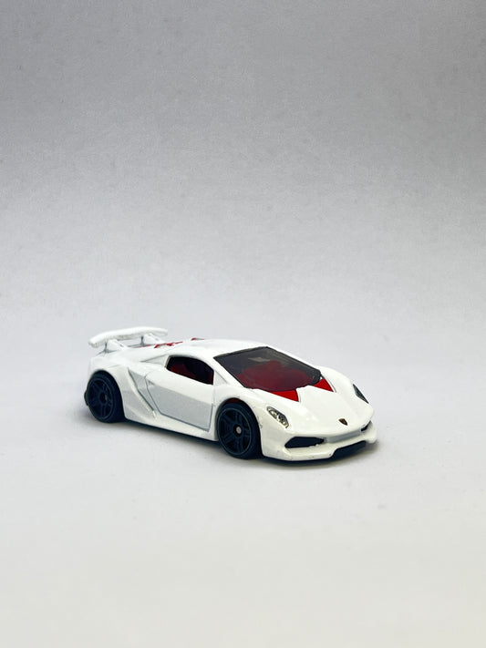 UNCARDED - HOT WHEELS - LAMBORGHINI SESTO ELEMENTO - Its Fun- Hot wheels - matchbox - diecast