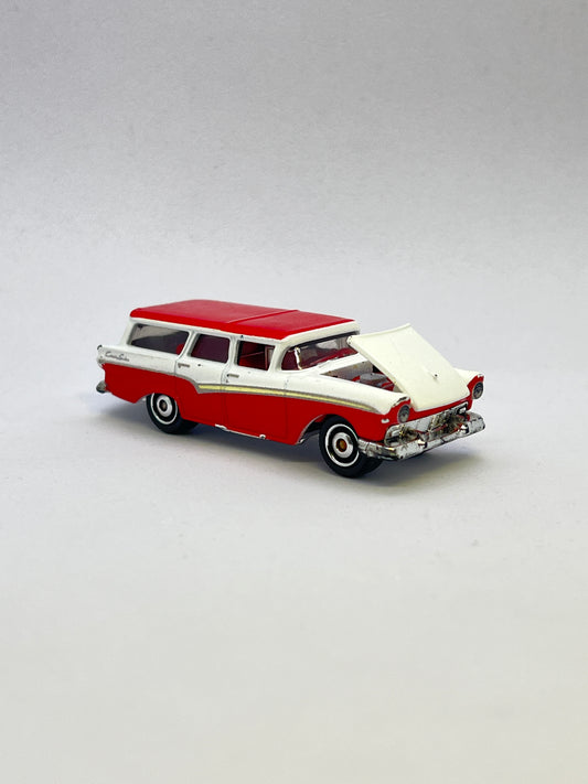 UNCARDED MATCHBOX - 1957 FORD COUNTRY SEDAN - Its Fun- Hot wheels - matchbox - diecast