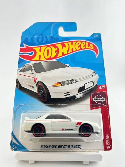 NISSAN SKYLINE GT-R (BNR32) - CREASED CARD - 2C - Its Fun- Hot wheels - matchbox - diecast