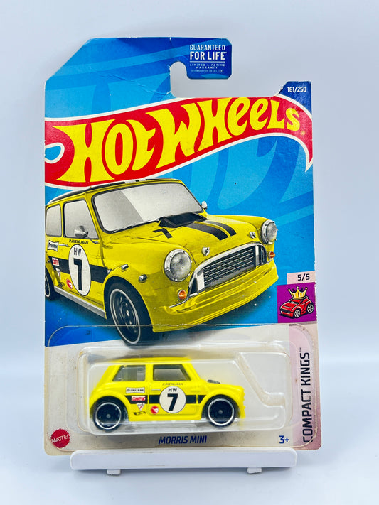 MILD CREASE - TREASURE HUNT - HOT WHEELS - OLD LOOKING YELLOW SHADED CARD - ( CARD AS IN PIC ) - MORRIS MINI - 2D
