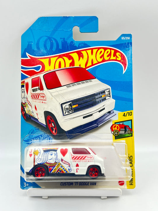 TREASURE HUNT - HOT WHEELS - OLD LOOKING YELLOW SHADED CARD -BLISTER CRACK - CUSTOM 77 DODGE VAN - 2D -