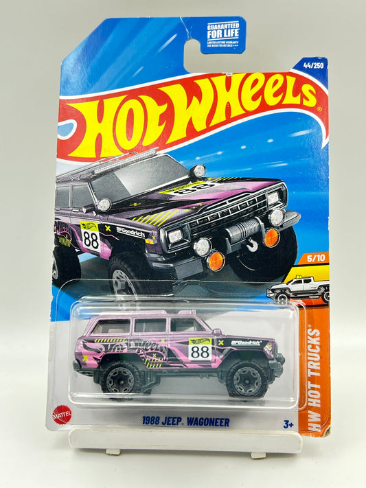 MILD CREASE - IMPORTED - HOT WHEELS -  1988 JEEP WAGONEER - 4E