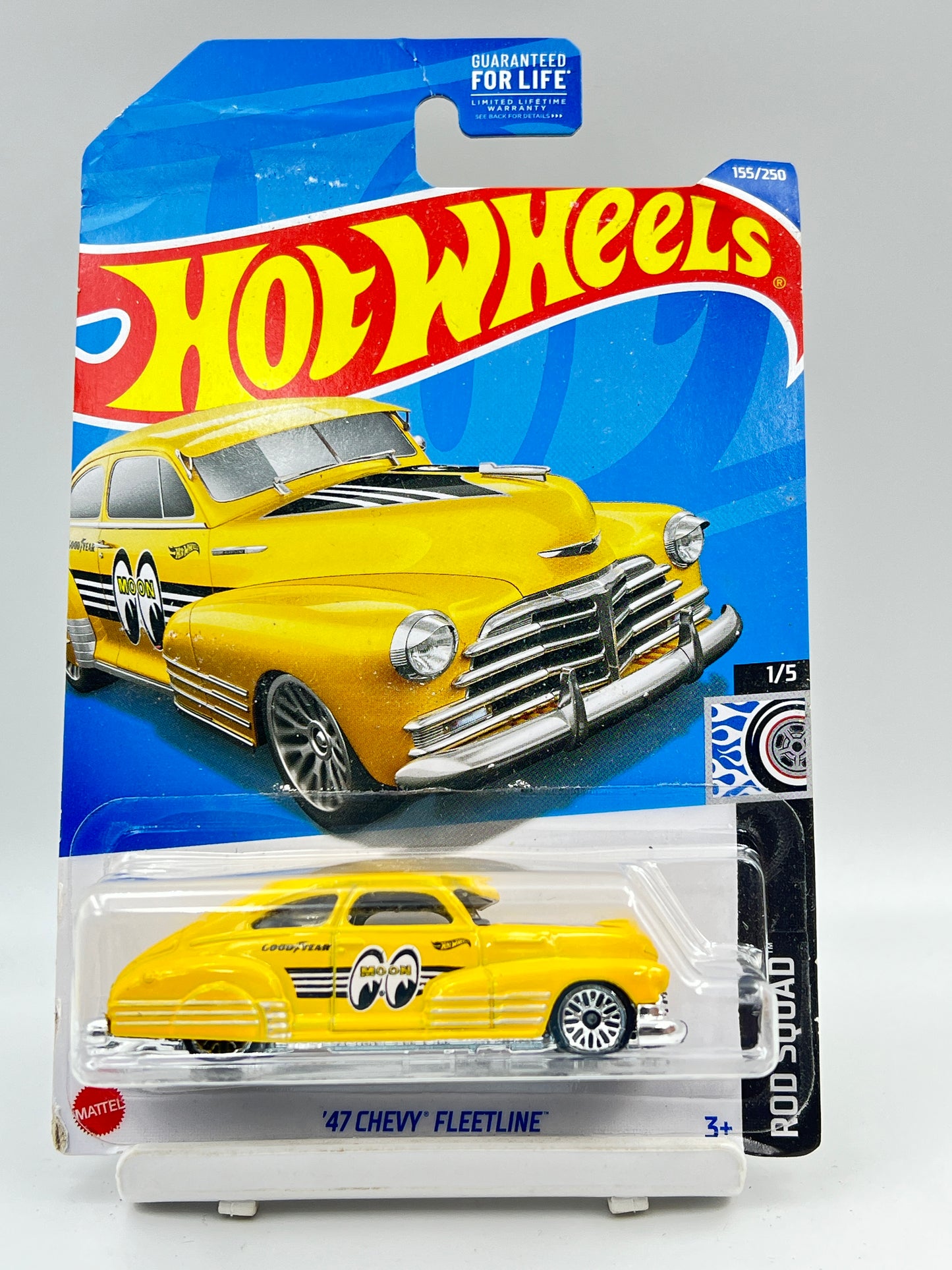 BLISTER DAMAGE - CREASED - MOONEYES - 47 CHEVY FLEETLINE - YELLOW - 4F