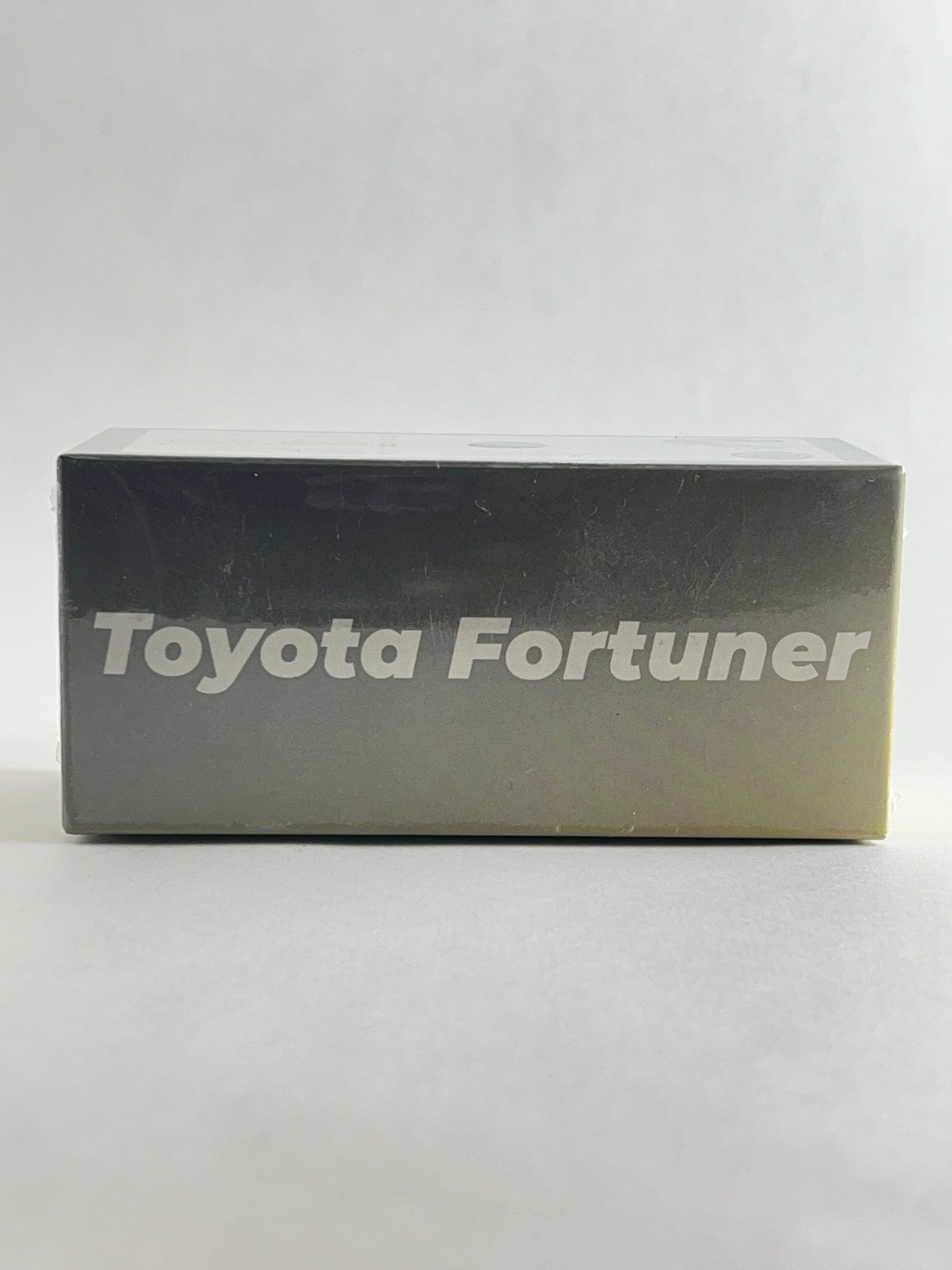 PARA64 - TOYOTA FORTUNER - WHITE - Its Fun- Hot wheels - matchbox - diecast
