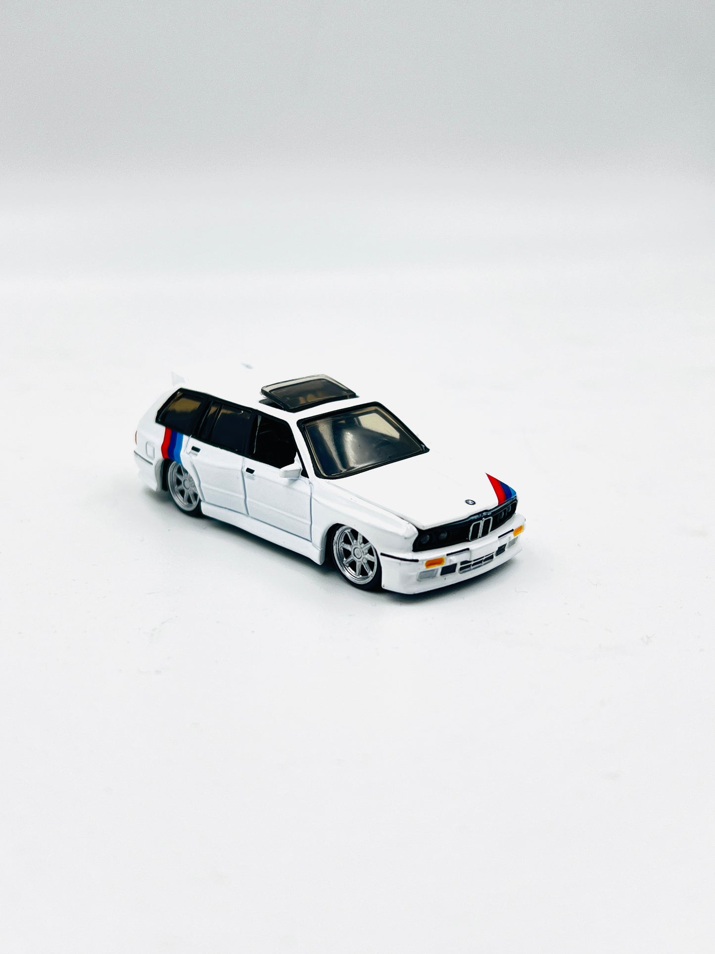 UNCARDED - ELITE64 - 1990 BMW 310I TOURING - NEW