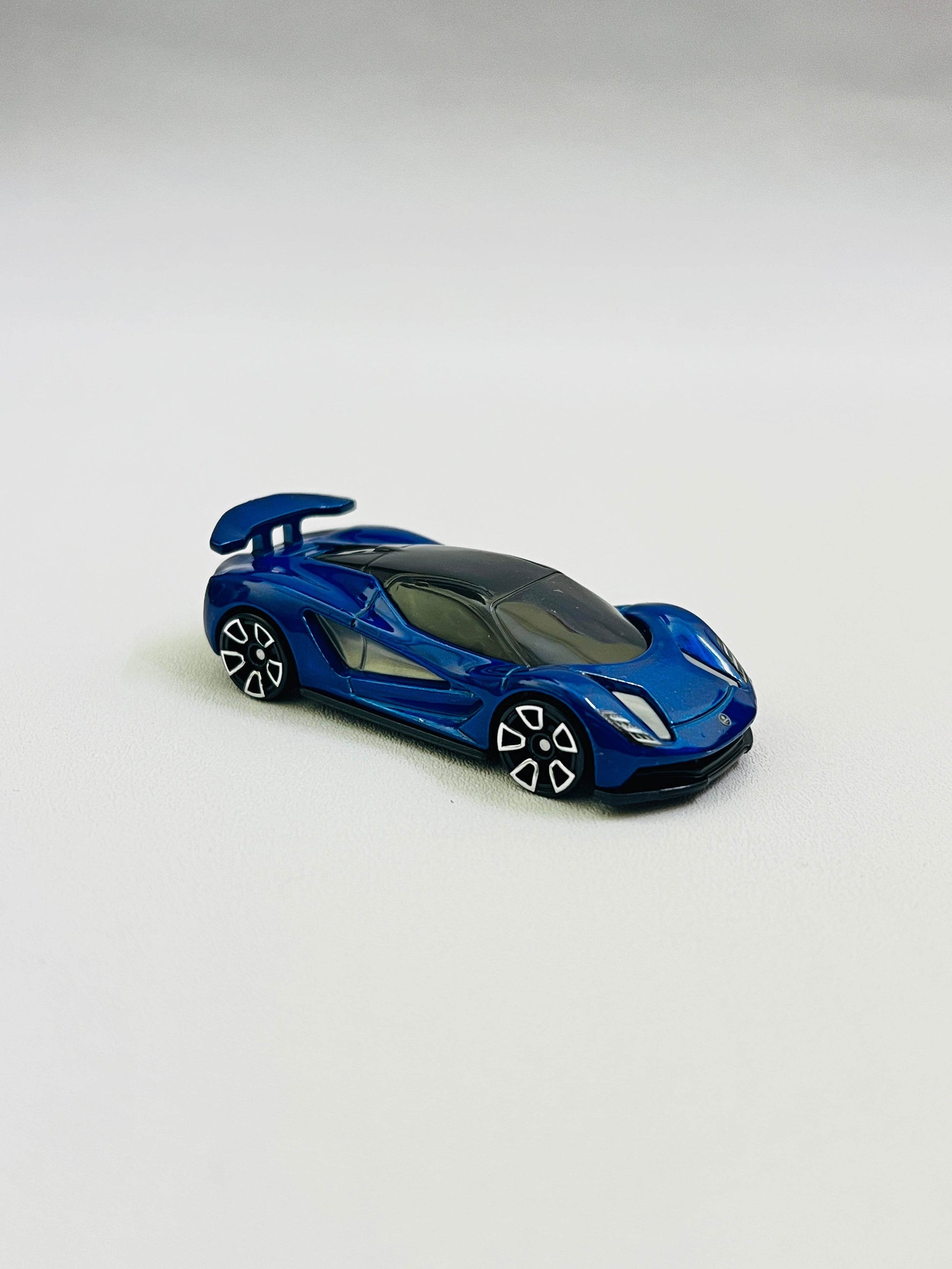 UNCARDED HOT WHEELS LOTUS EVIJA - Main Image