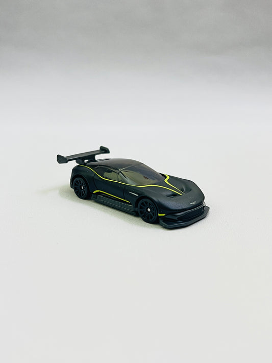 UNCARDED HOT WHEELS - ASTON MARTIN VULCAN - Its Fun- Hot wheels - matchbox - diecast