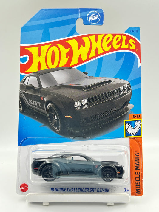 HOOK CREASE - IMPORTED - HOT WHEELS -  18 DODGE CHALLENGER SRT DEMON - C2
