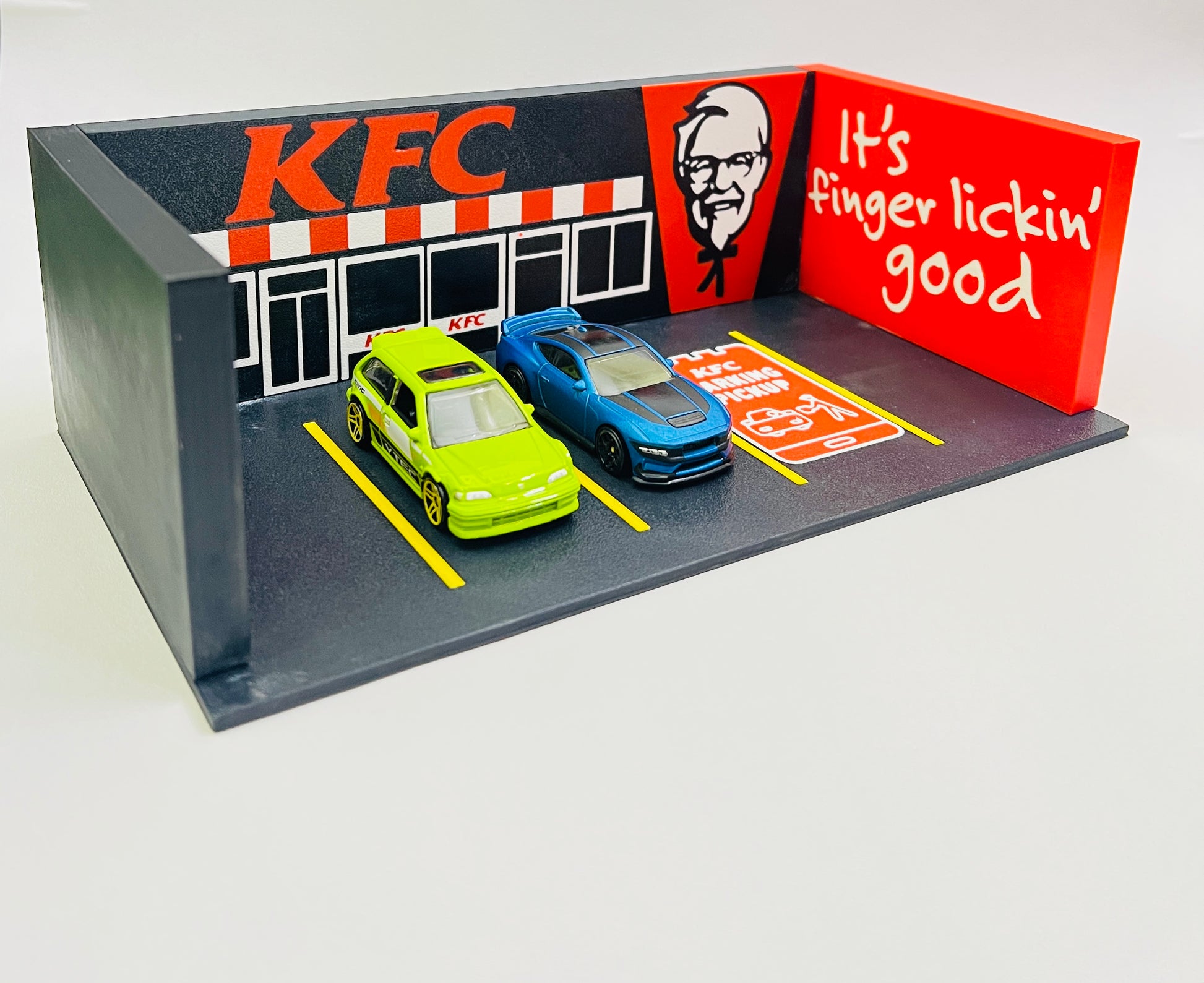 3D PRINTED - KFC THEME MINI GARAGE DISPLAY - Its Fun- Hot wheels - matchbox - diecast
