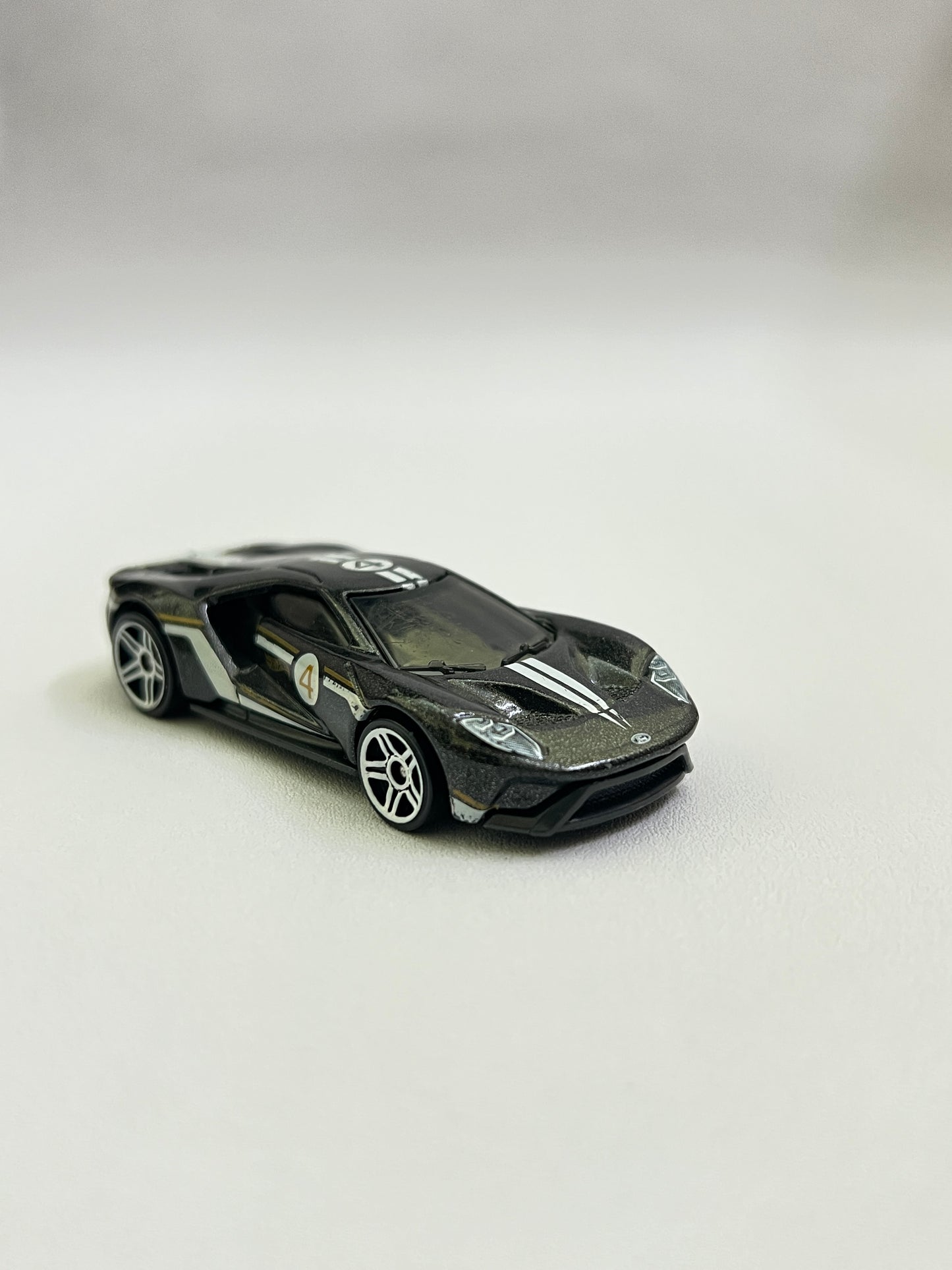 UNCARDED - MINOR PAINT ISSUE - 17 FORD GT - BLACK