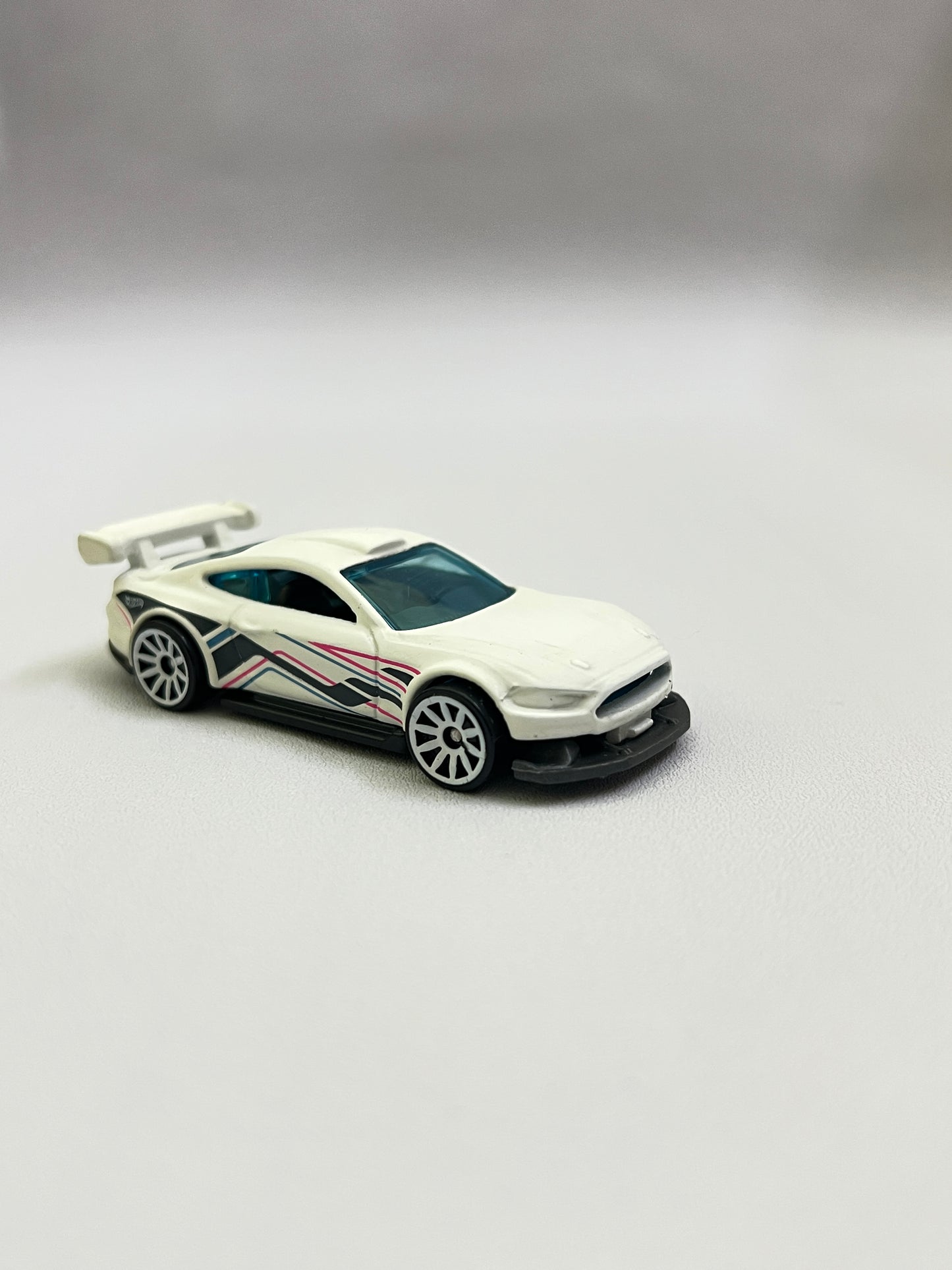 UNCARDED - CUSTOM 18 FORD MUSTANG GT