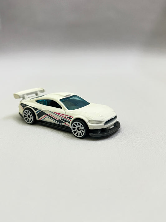 UNCARDED - CUSTOM 18 FORD MUSTANG GT