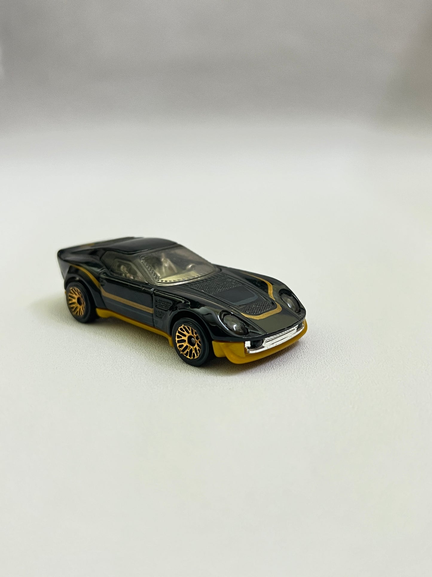 UNCARDED - EL SEGUNDO COUPE