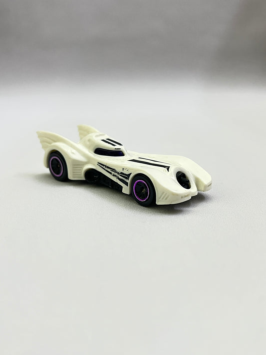 UNCARDED - MINOR PAINT ISSUE - BATMOBILE