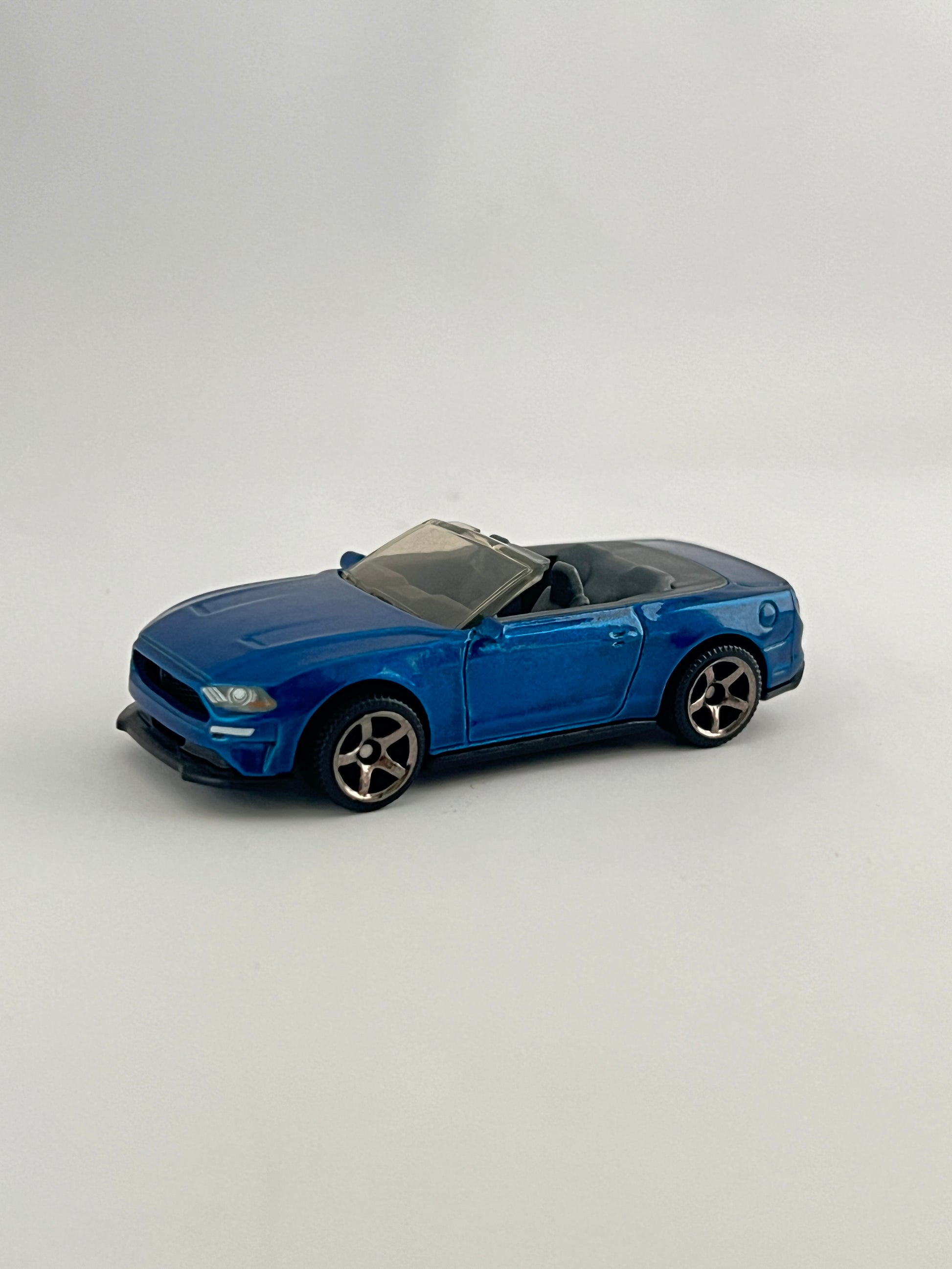 2018 FORD MUSTANG CONVERTIBLE - UNCARDED - MINT - Its Fun- Hot wheels - matchbox - diecast