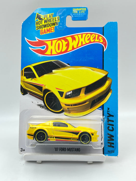 IMPORTED - HOT WHEELS -  07 FORD MUSTANG - 1A