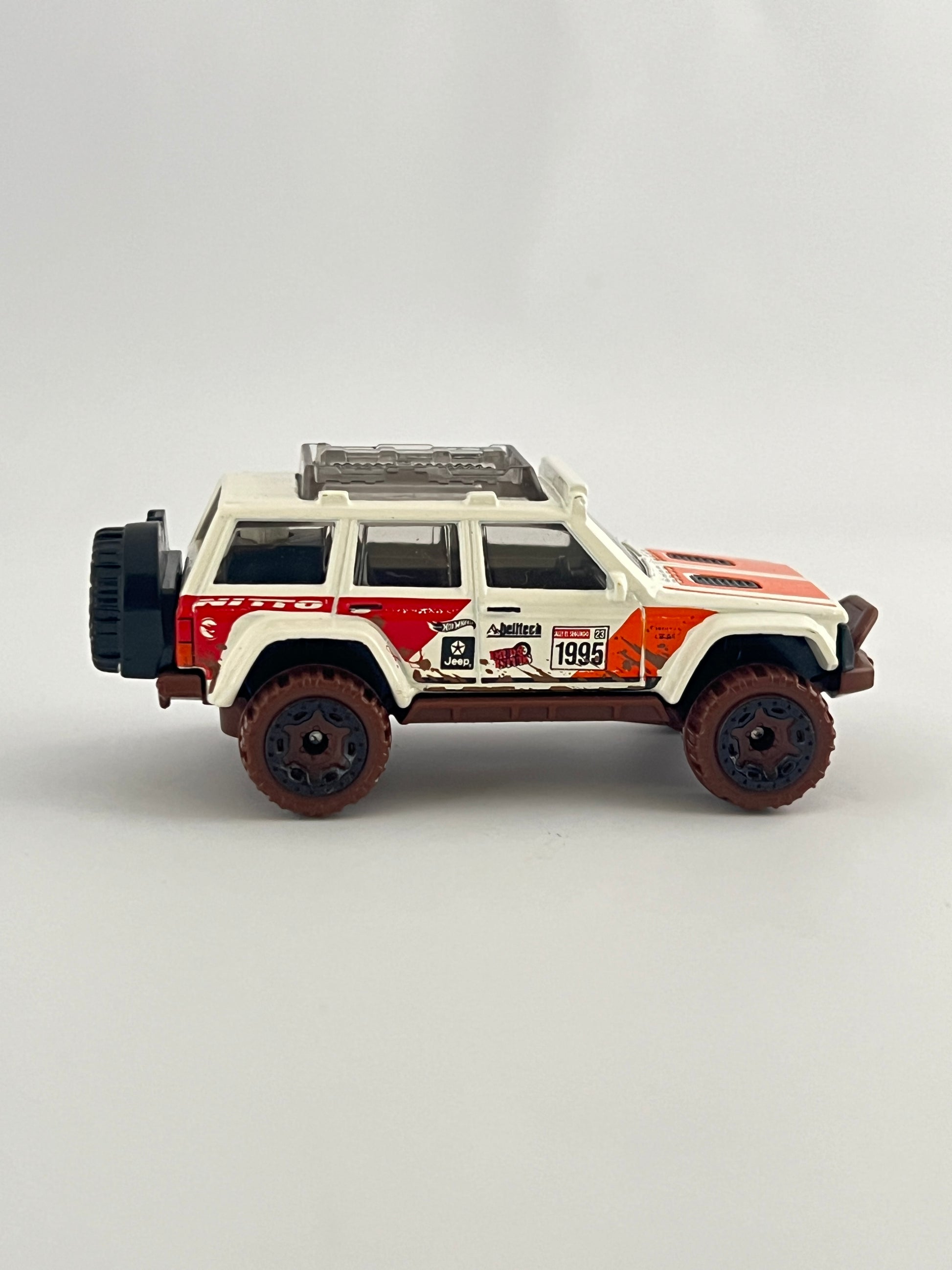 95 JEEP CHEROKEE - TREASURE HUNT - - UNCARDED - MINT - Its Fun- Hot wheels - matchbox - diecast