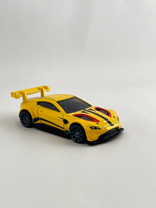 ASTON MARTIN VANTAGE GTE- UNCARDED - MINT - Its Fun- Hot wheels - matchbox - diecast