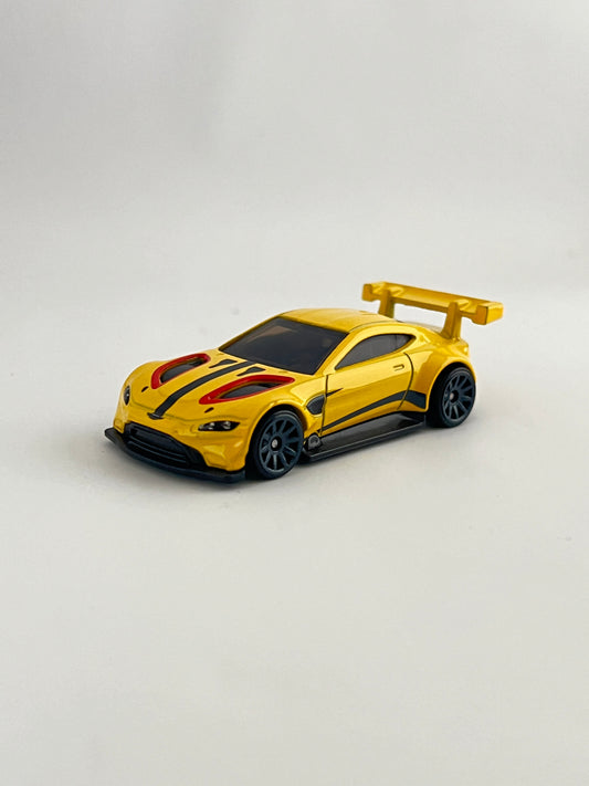 ASTON MARTIN VANTAGE GTE- UNCARDED - MINT - Its Fun- Hot wheels - matchbox - diecast