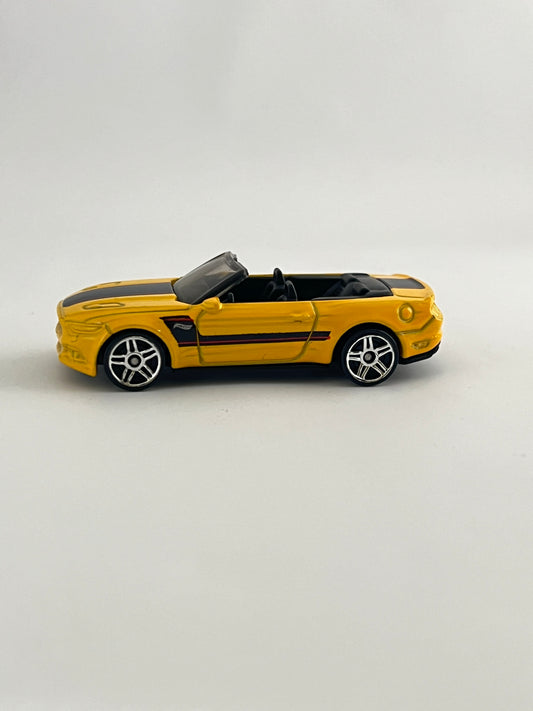 2015 FORD MUSTANG GT CONVERTIBLE - UNCARDED - MINT - Its Fun- Hot wheels - matchbox - diecast