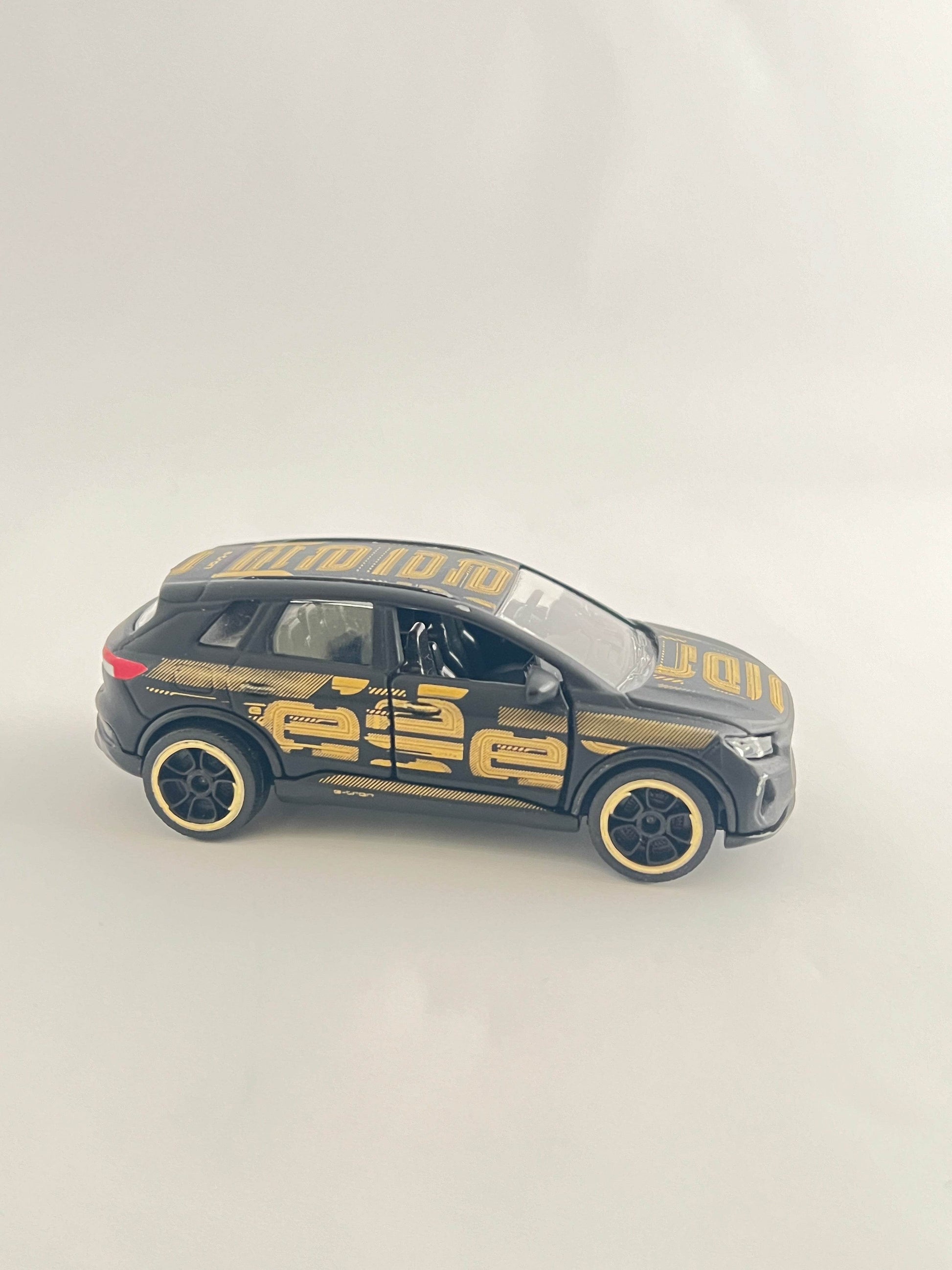 Majorette 212053052Q34 - Premium Cars - Audi Q4 e-tron yellow - Neu Majorette 212053052Q34 - Premium Cars - Audi Q4 e-tron yellow - Neu