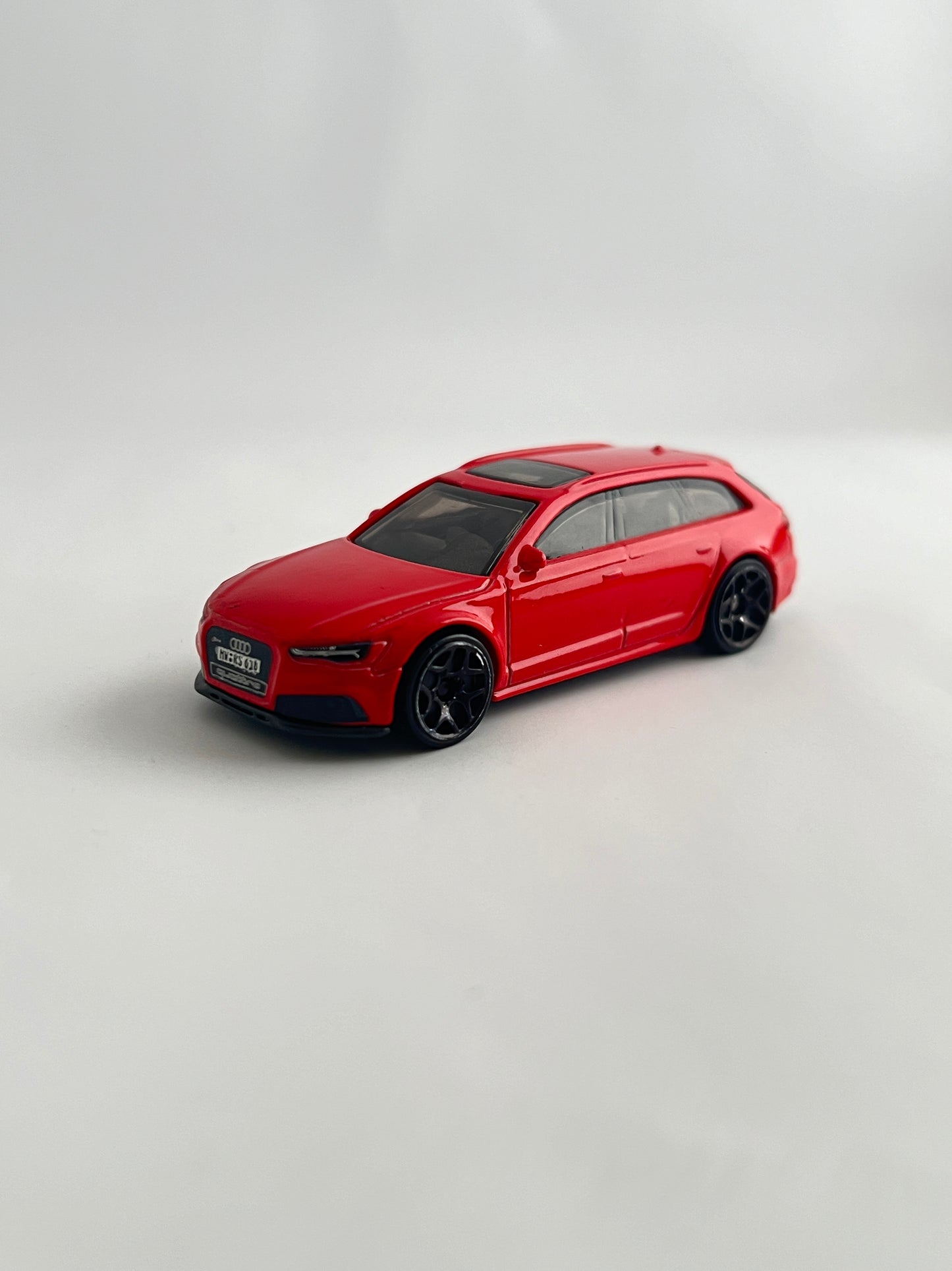 17 AUDI RS 6 AVANT - RED- UNCARDED - MINT CONDITION - Its Fun- Hot wheels - matchbox - diecast