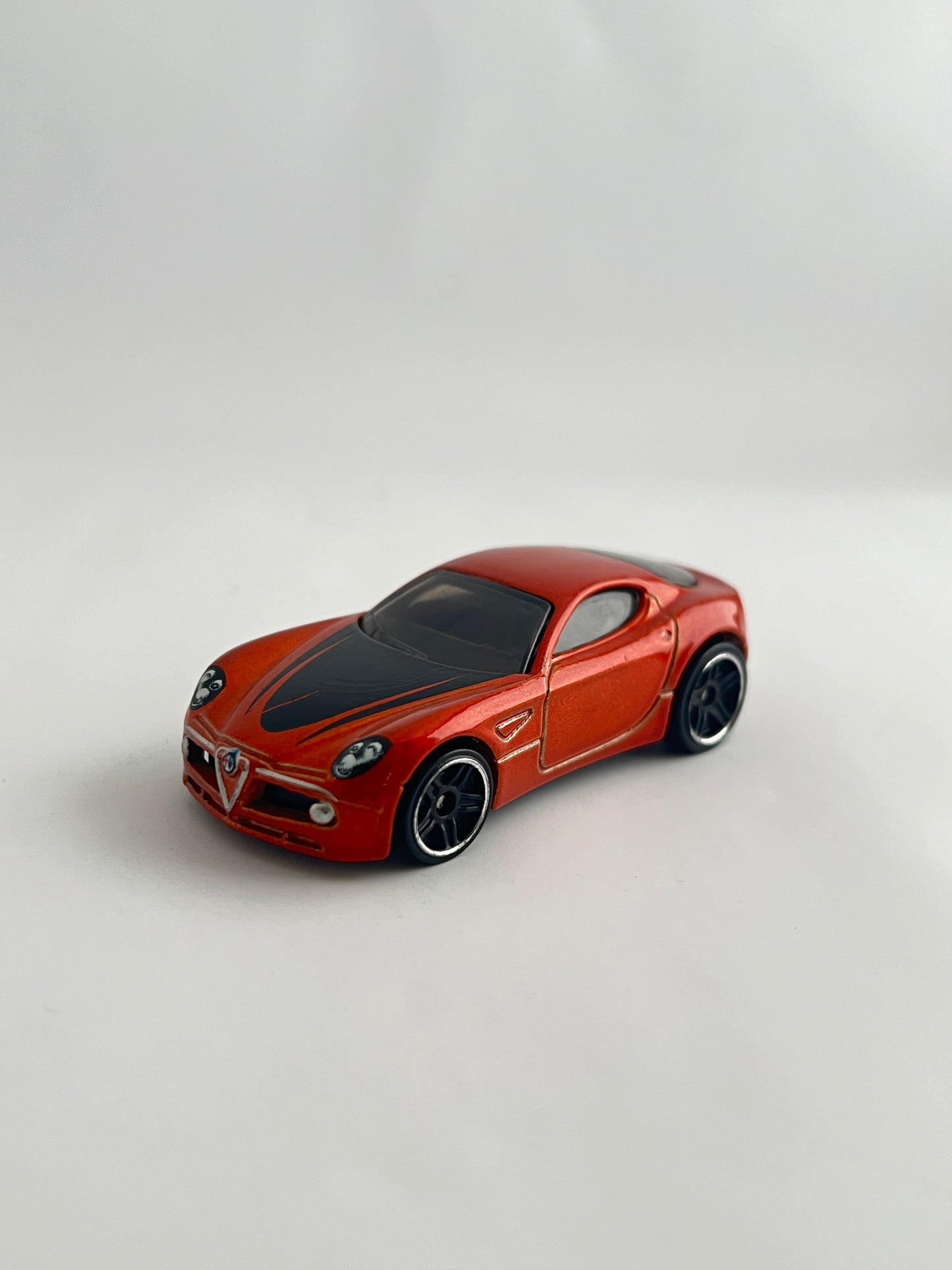 ALFA ROMEO 8C COMPETIZONE- UNCARDED - MINT CONDITION - Its Fun- Hot wheels - matchbox - diecast