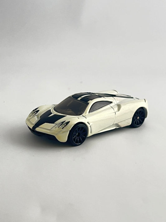 PAGANI HYUARA - IVORY -- UNCARDED - MINT CONDITION - Its Fun- Hot wheels - matchbox - diecast