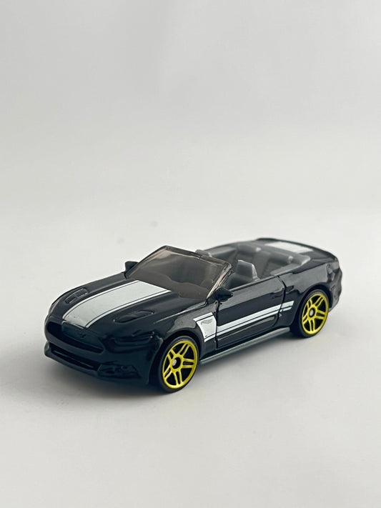 2015 FORD MUSTANG GT CONVERTIBLE- UNCARDED - MINT CONDITION - Its Fun- Hot wheels - matchbox - diecast