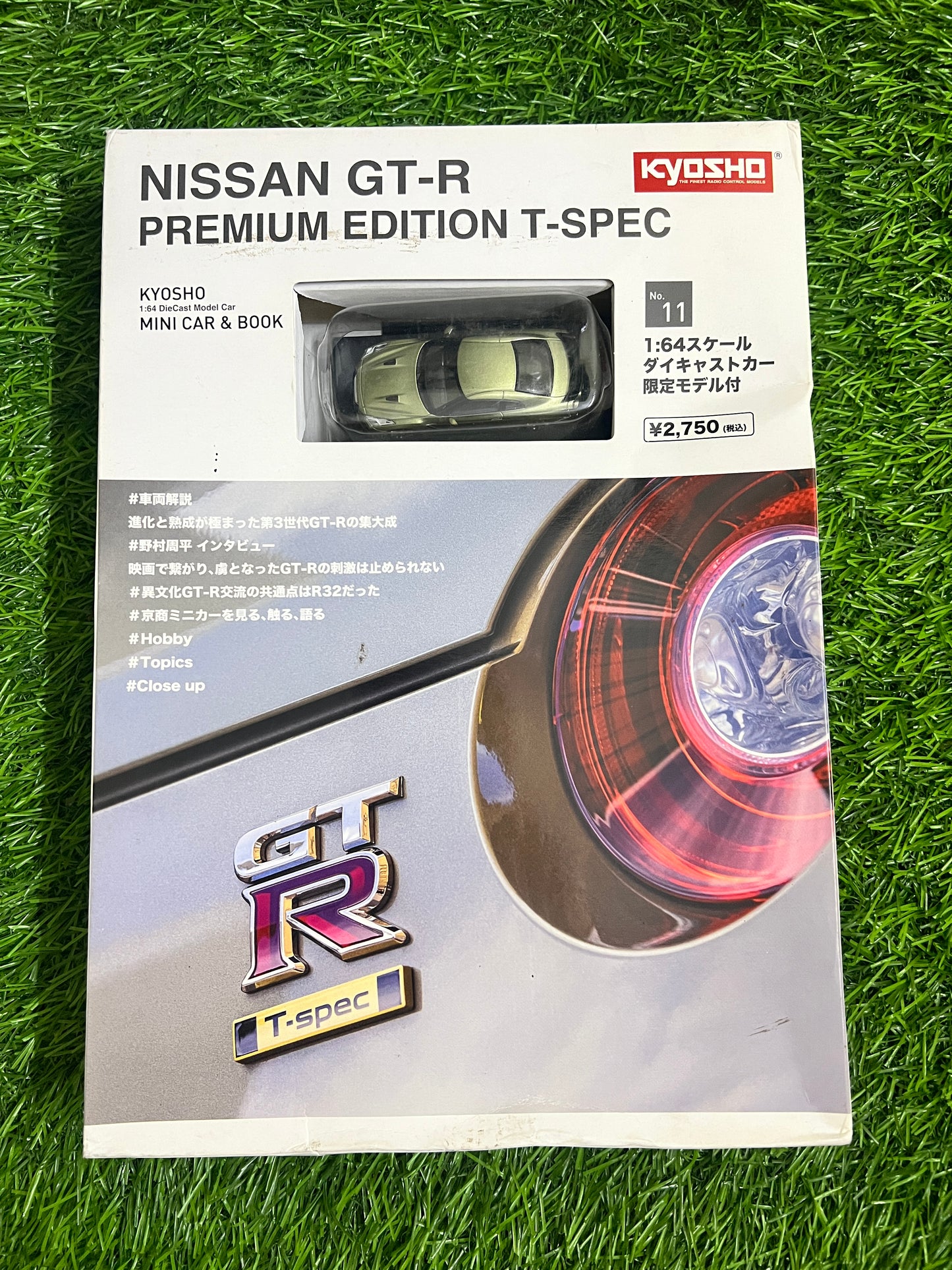 BOX BEND AS IN PIC - KYOSHO - MINI CAR AND BOOK - #11 NISSAN GT-R PREMIUM EDITION T-SPEC