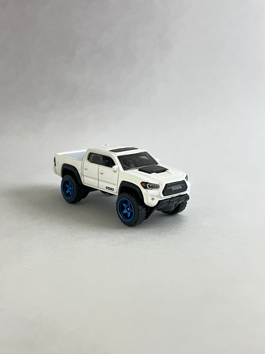 UNCARDED - 20 TOYOTA TACOMA - Its Fun- Hot wheels - matchbox - diecast