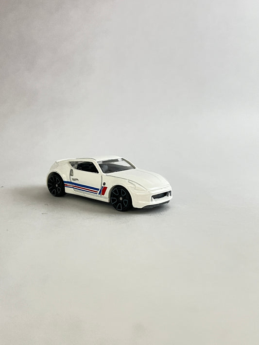 UNCARDED - NISSAN 370Z - WHITE - Its Fun- Hot wheels - matchbox - diecast