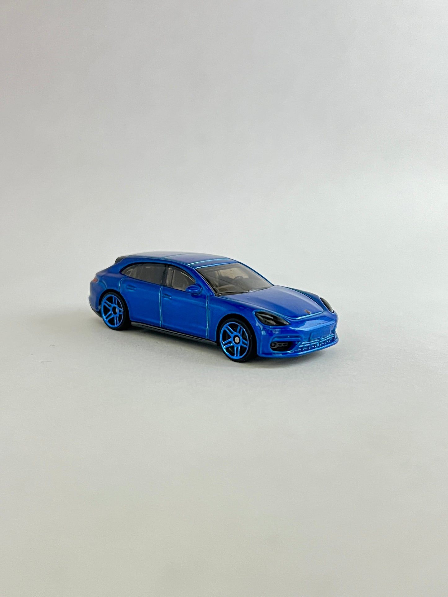 UNCARDED - PORSCHE PANAMERA TURBO S - Its Fun- Hot wheels - matchbox - diecast