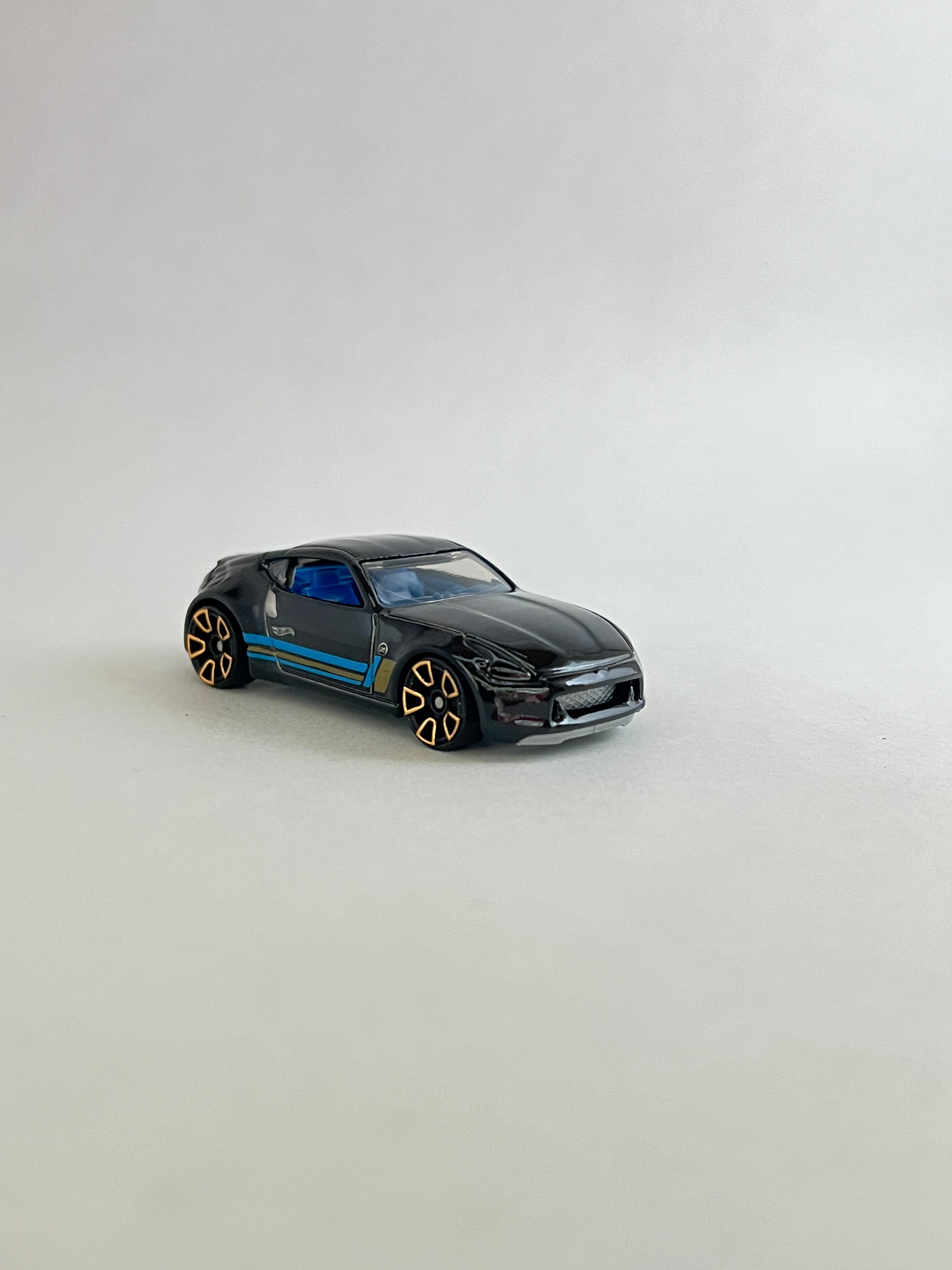 UNCARDED - NISSAN 370Z - BLACK - Its Fun- Hot wheels - matchbox - diecast