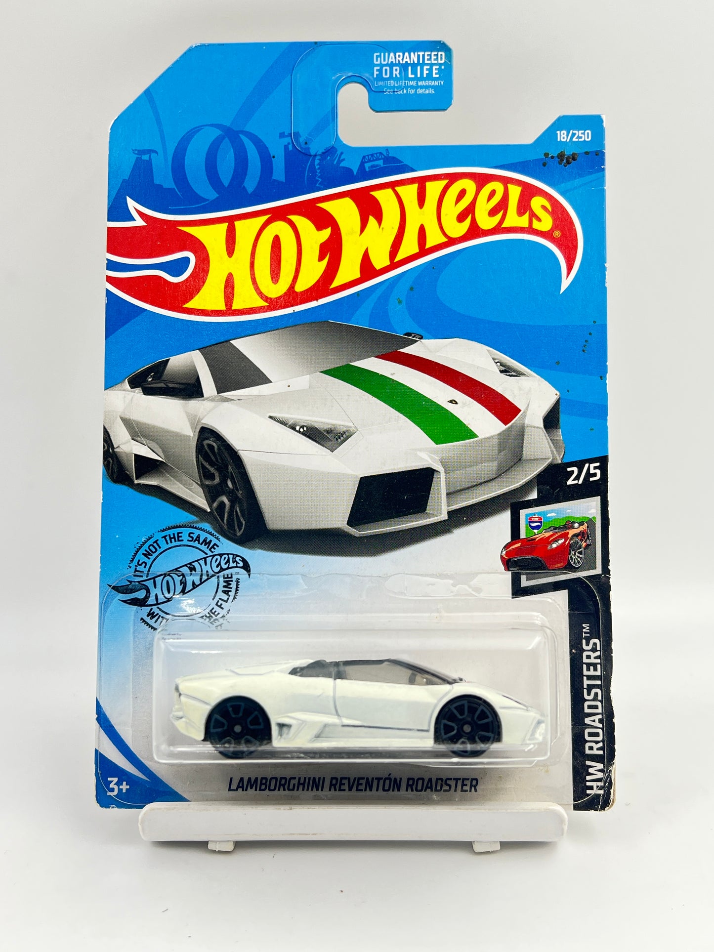 SOFT CORNERS - ( CARD AS IN PIC ) - IMPORTED - HOT WHEELS -  LAMBORGHINI REVENTON ROADSTER - (DIRT ON CARD)1D