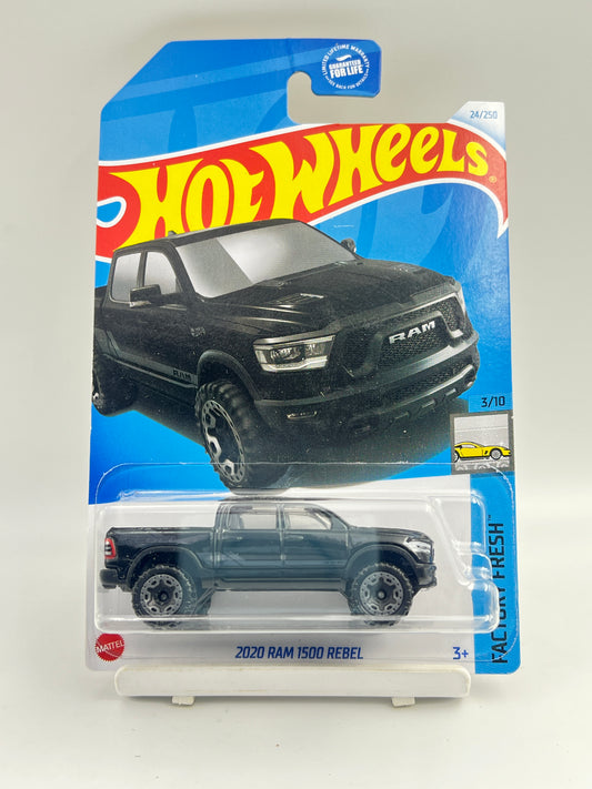 MILD HOOK CREASE - IMPORTED - HOT WHEELS -  2020 RAM 1500 REBEL - 1B