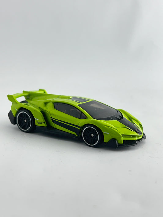 UNCARDED - LAMBORGHINI VENENO - SLIGHT SCRATCH ON WINDSHIELD - Its Fun- Hot wheels - matchbox - diecast