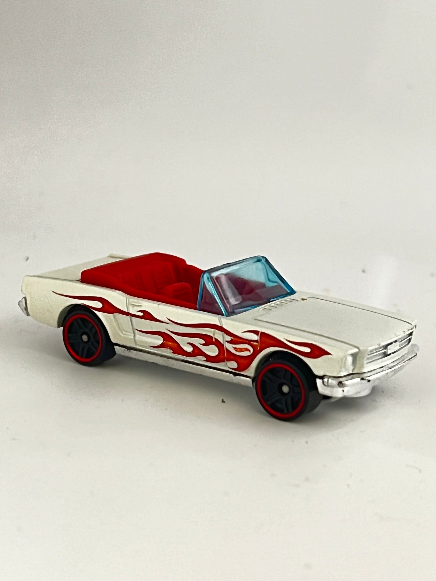 UNCARDED - 65 MUSTANG CONVERTIBLE - Its Fun- Hot wheels - matchbox - diecast