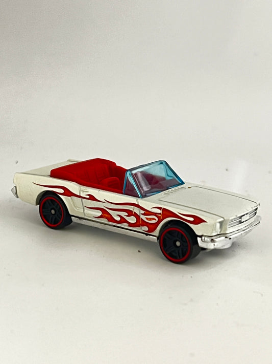 UNCARDED - 65 MUSTANG CONVERTIBLE - Its Fun- Hot wheels - matchbox - diecast
