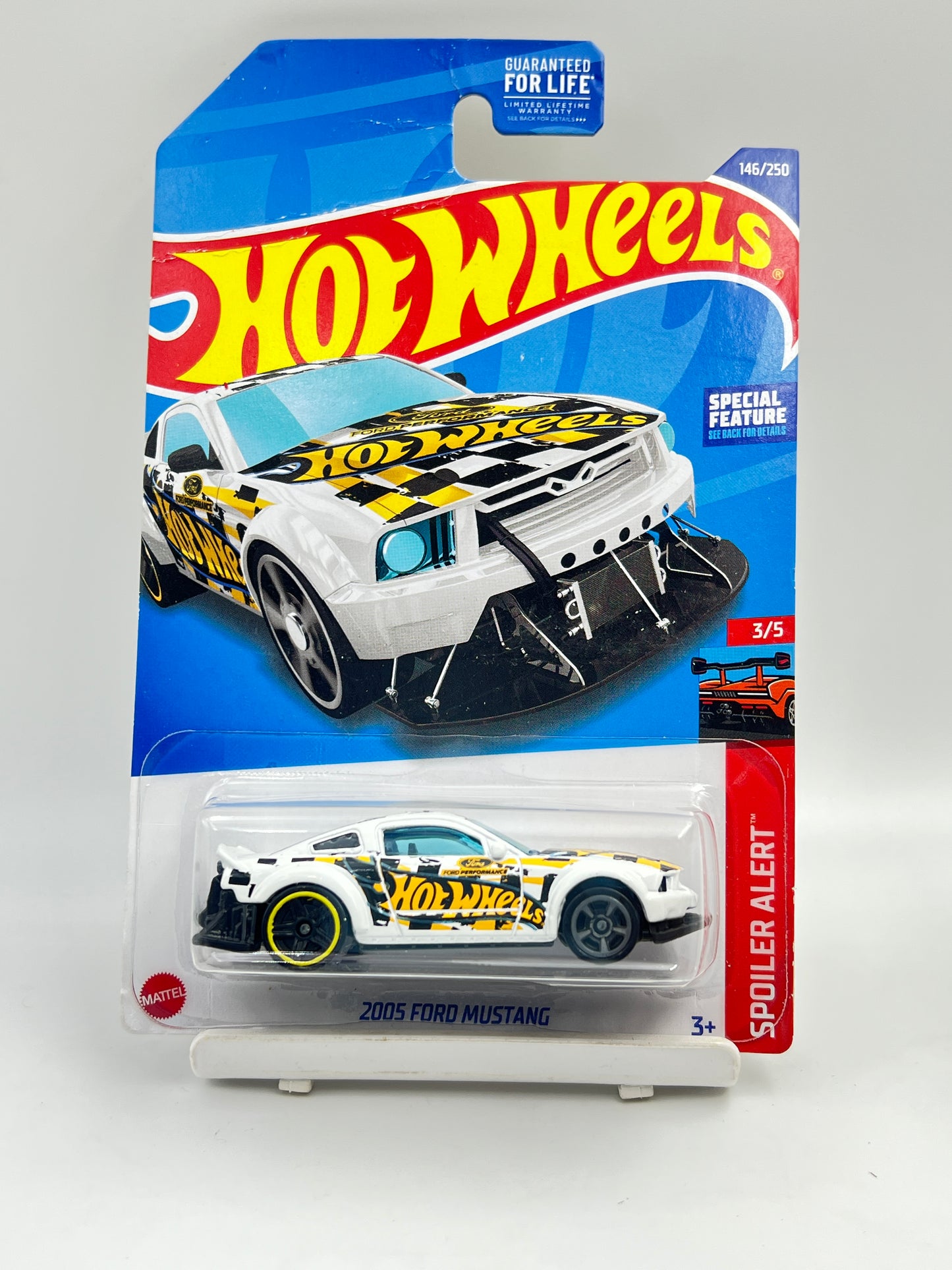 MILD CREASE - IMPORTED - HOT WHEELS -  2005 FORD MUSTANG - 1C