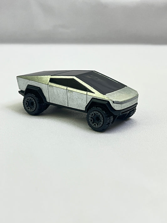 UNCARDED - TESLA CYBERTRUCK